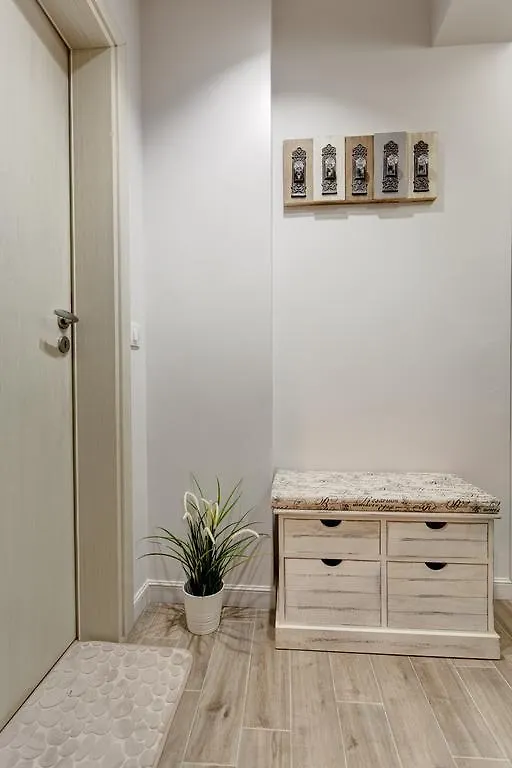 Silver & Gold Apartment Sofía